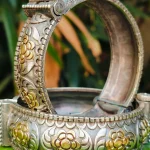 Dual tone bangle with screw