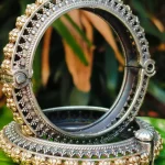 Dual tone bangle with screw