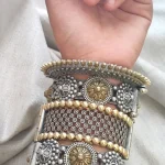 Dual tone bangle with screw