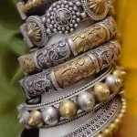 Dual tone bangle with screw