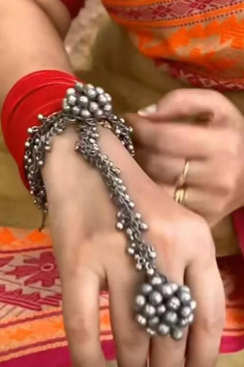 TS-JB0034 Oxidise silver hand harness/Ghugroo haathphool - Image 1